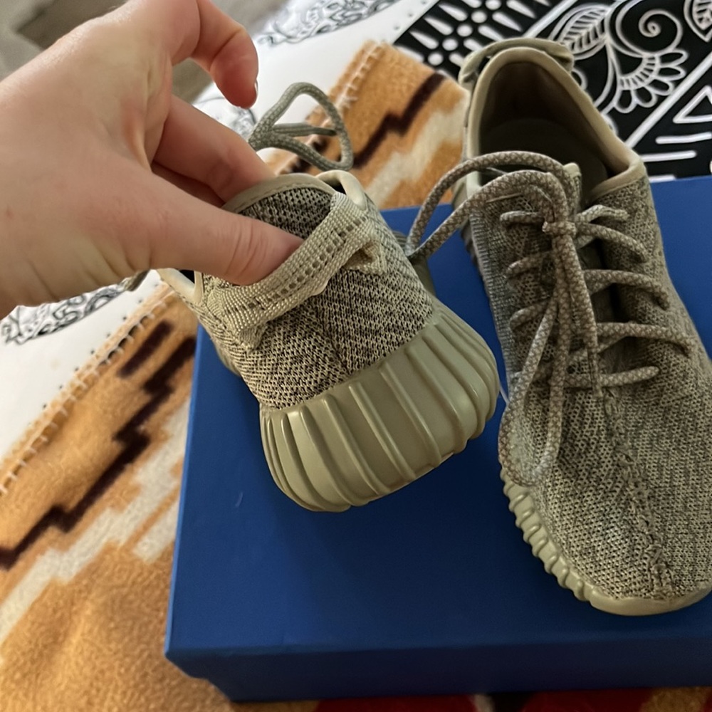 Rare Yeezy’s - Picture 9 of 10